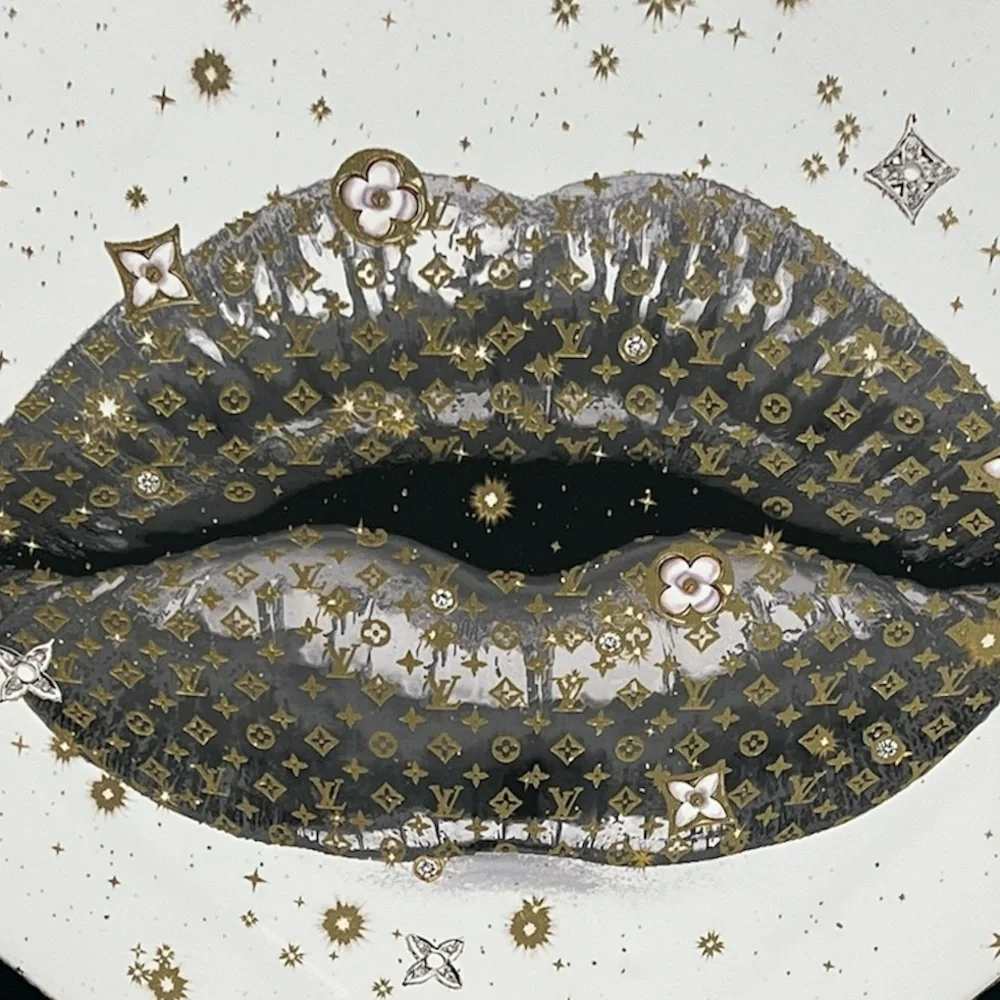 NEW Designart 'LV Lips' Modern Framed Canvas Wall Art Print